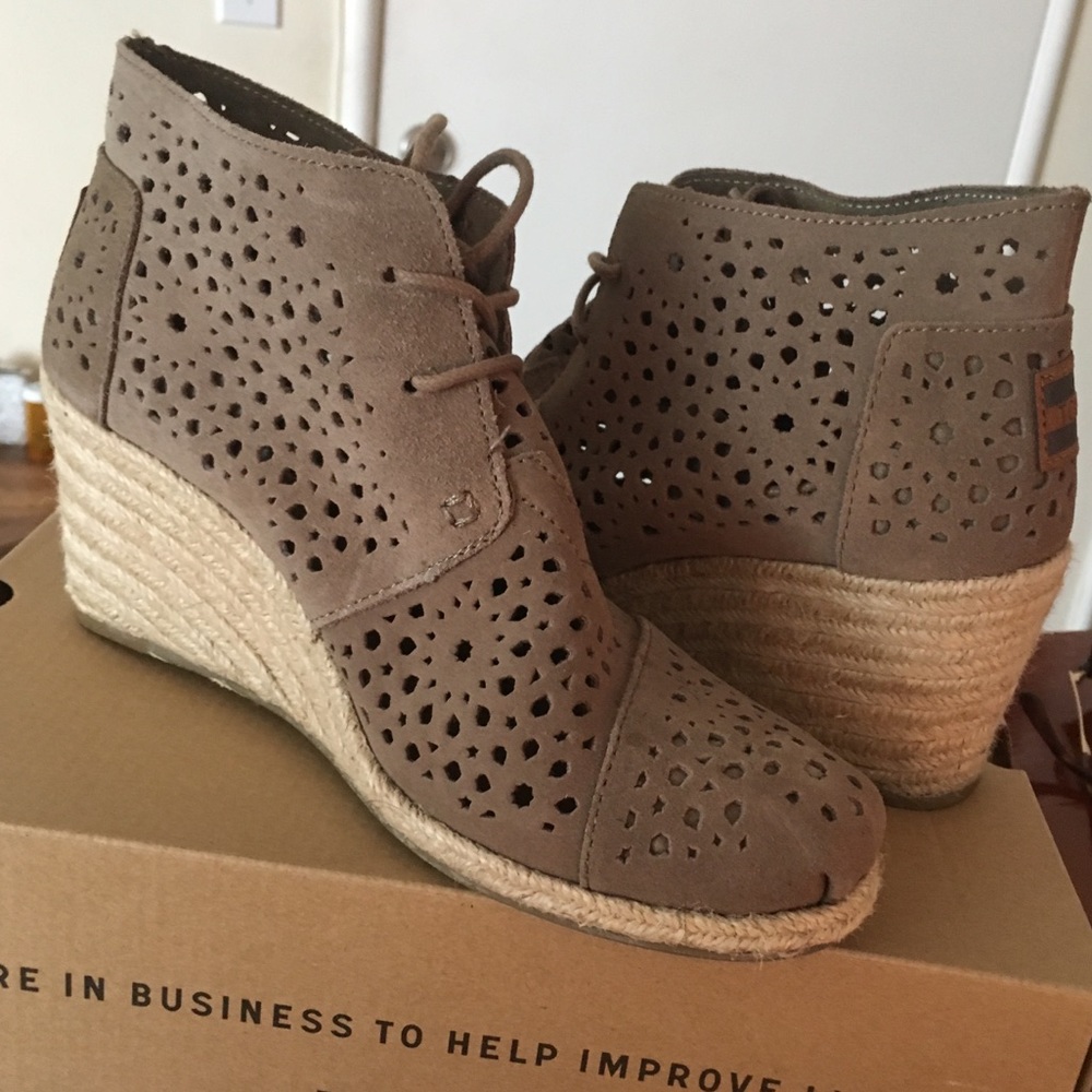 Toms Desert wedge bootie